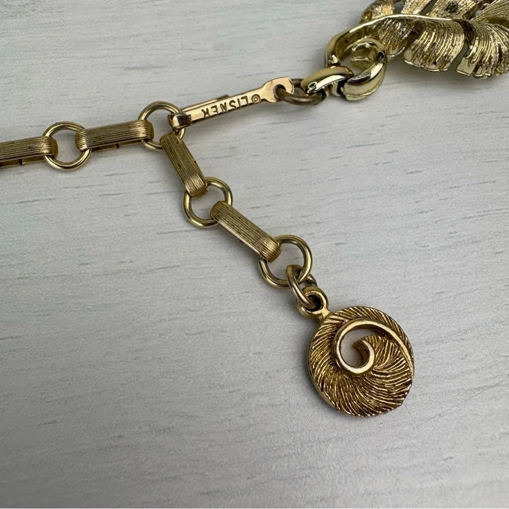 Vintage Lisner Choker Necklace Gold Tone Leaf Links Retro Necklace Classic Style